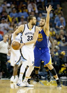 灰熊对勇士季后赛比分直播（灰熊vs勇士全场回放）