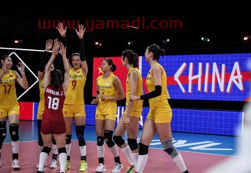 中国女排脆败美国男排（中国女排遭美国横扫）