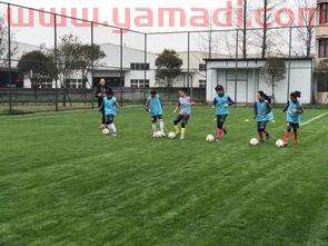 中国青年女足的主教练是谁(中国女足青少年队员)