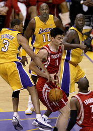 2004姚明火箭vs湖人(姚明2003年火箭)