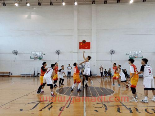 篮球比赛裁判比2啥意思(篮球裁判比号数)