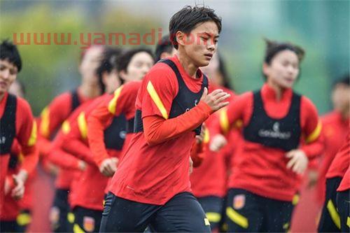 韩国主教练谈中国女足视频(韩国女足教练组)