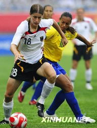 德国女足主教练克莱蒙(德国女足球员)